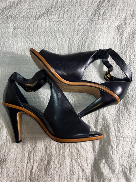 Vince Camuto Shoes - Black Leather Peep-Toe Slingback Heels size 10M
